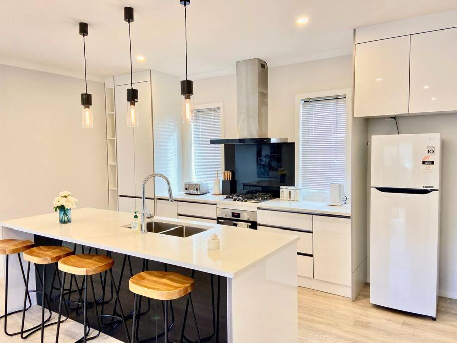 Morden Spacious New House Гамильтон Экстерьер фото