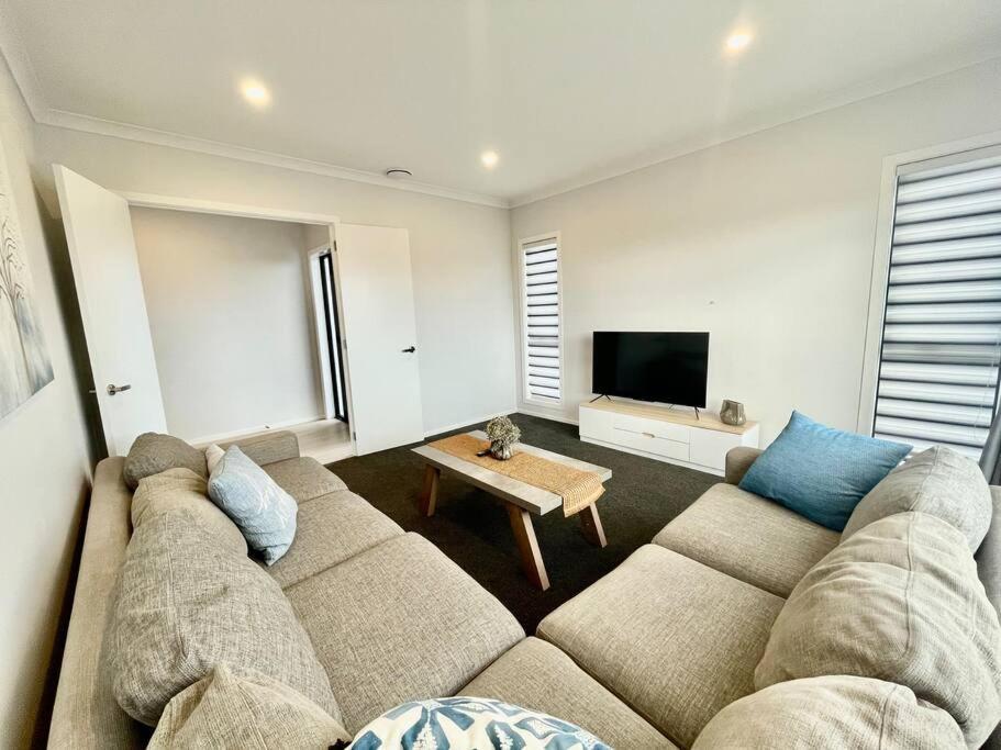 Morden Spacious New House Гамильтон Экстерьер фото